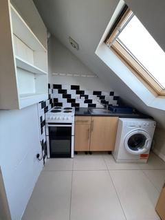 Studio to rent, Kingsley Road, Hounslow TW3