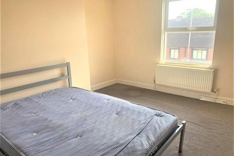 1 bedroom in a flat share to rent, (Room 4) 59b Surbiton Road, Kingston upon Thames, Surrey