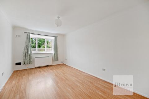 1 bedroom flat for sale, Grays, Essex, RM17