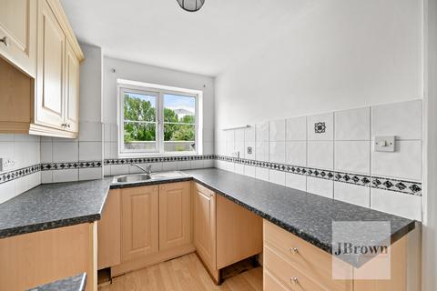 1 bedroom flat for sale, Grays, Essex, RM17