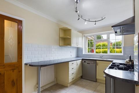 4 bedroom flat to rent, Cumberland Avenue, Brighton Hill, Basingstoke, RG22