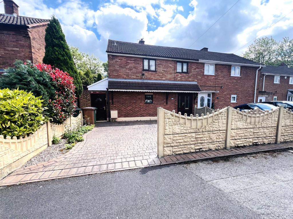 Sandwell Place, Willenhall 3 bed semidetached house for sale £170,000
