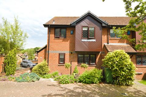 2 bedroom end of terrace house for sale, Suffolk Close, Bagshot