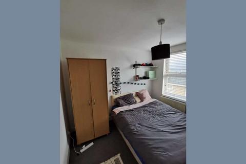 4 bedroom flat to rent, (Whole property) 59b Surbiton Road, Kingston upon Thames, Surrey