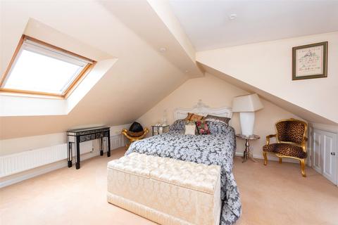 13 Buckhurst Road, Frimley Green, Camberley, GU16 6LH