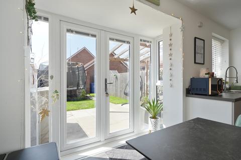 3 bedroom semi-detached house for sale, Whitmoore Drive, Doncaster, South Yorkshire