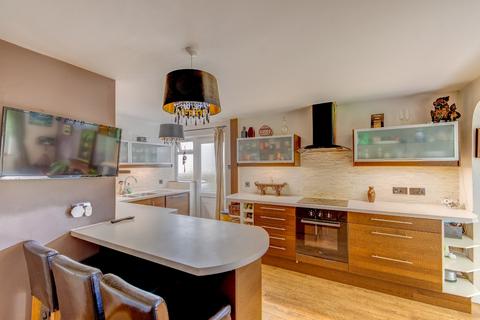 30 Compton Close, Redditch, B98 7NL