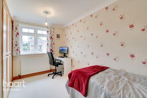 16 Dowding Road, Biggin Hill, Westerham, TN16 3BG