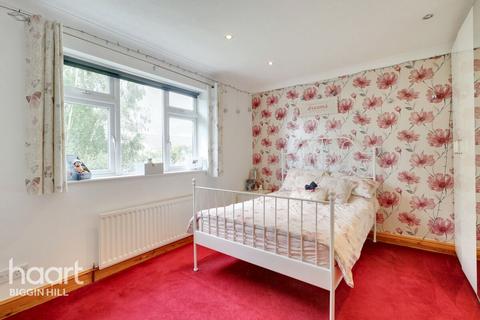 16 Dowding Road, Biggin Hill, Westerham, TN16 3BG