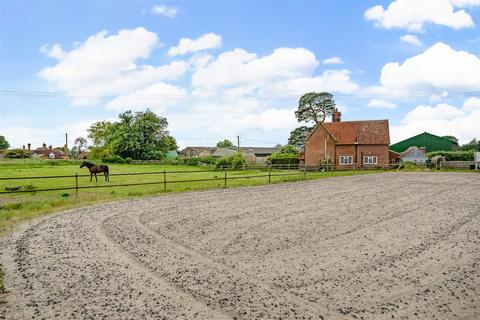 3 bedroom equestrian property for sale, Chieveley, Newbury, RG20 8TS