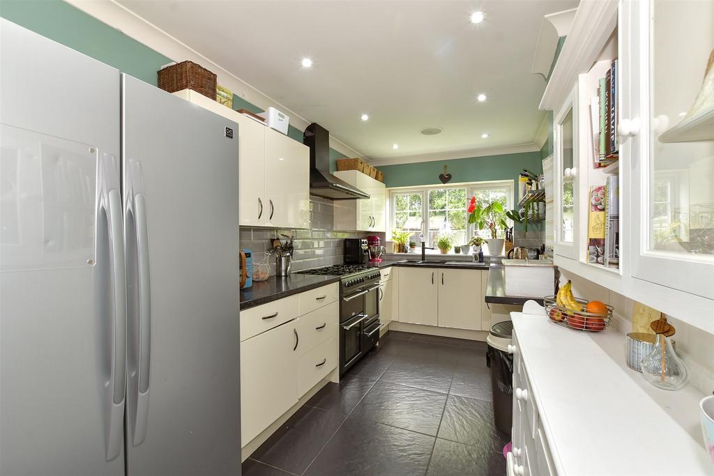 Kitchen/ Breakfast Room