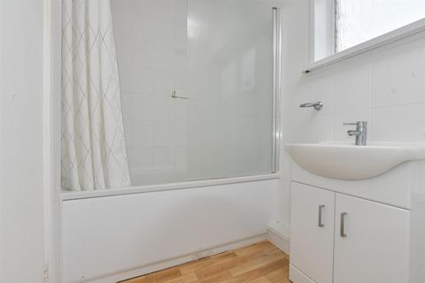 16 Admers Wood, Vigo, Gravesend, DA13 0SP