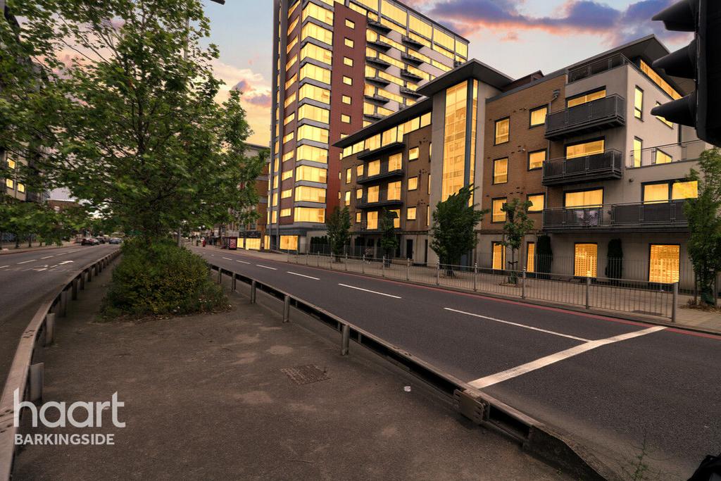 339425 Eastern Avenue, Gants Hill 2 bed apartment for sale £300,000