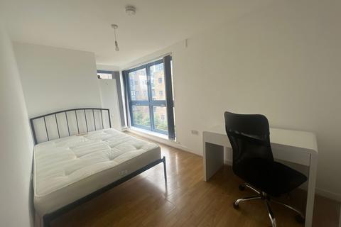 4 bedroom flat share to rent, 35 Sherwood Gardens, London, E14