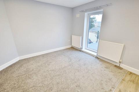 2 bedroom flat to rent, West Street, Ringwood BH24