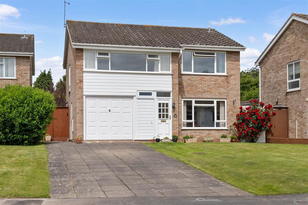 32 Elm Green Close, Worcester. WR5 3HD 4 bed detached house for sale £425,000