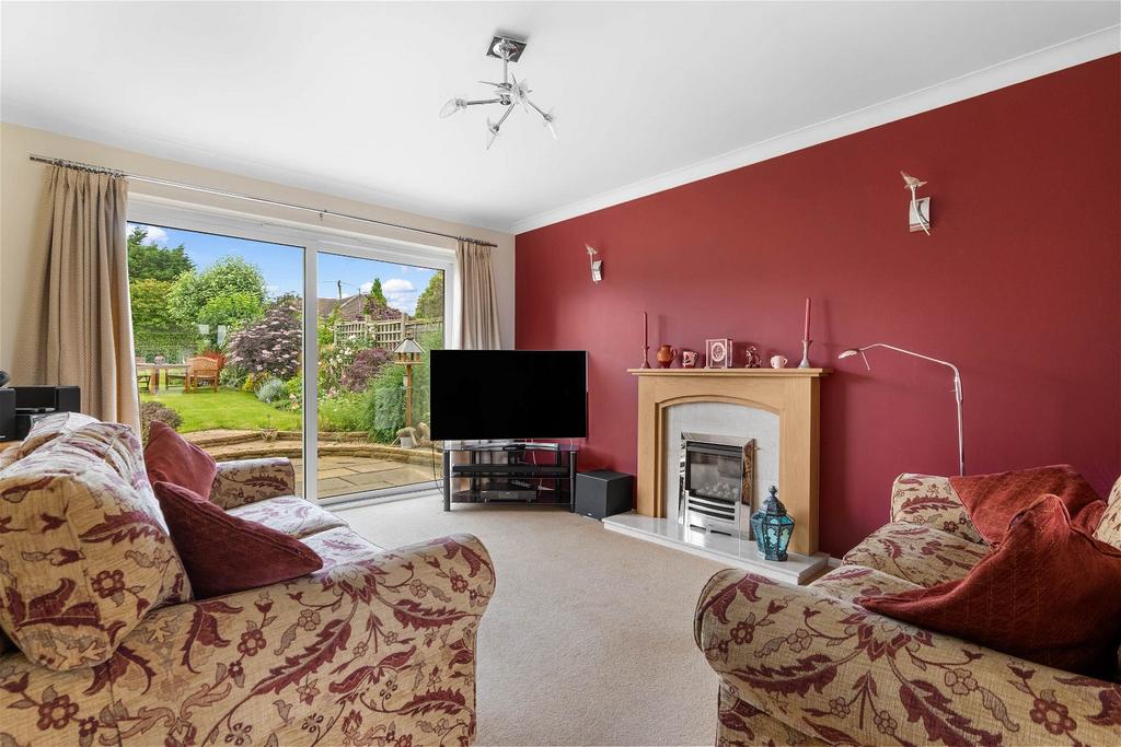 32 Elm Green Close, Worcester. WR5 3HD 4 bed detached house for sale £425,000