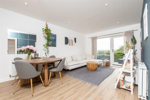 1 bedroom flat for sale, Brumwell Avenue, London