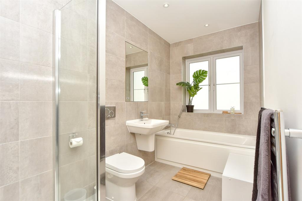 En-Suite Bathroom
