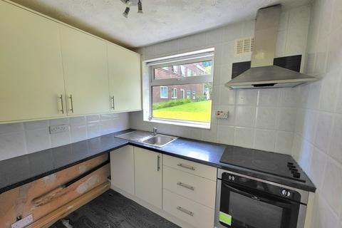 2 bedroom flat to rent, Kingsleigh Road, Stockport, Greater Manchester, SK4