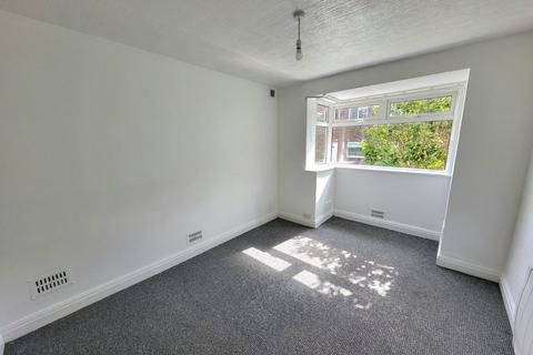 2 bedroom flat to rent, Kingsleigh Road, Stockport, Greater Manchester, SK4