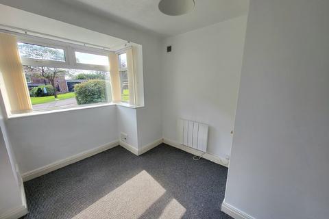 2 bedroom flat to rent, Kingsleigh Road, Stockport, Greater Manchester, SK4