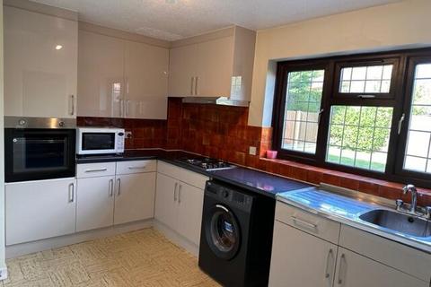 4 bedroom detached house to rent, The Briars, Slough SL3