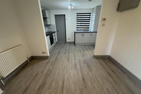 2 bedroom flat to rent, Morden SM4