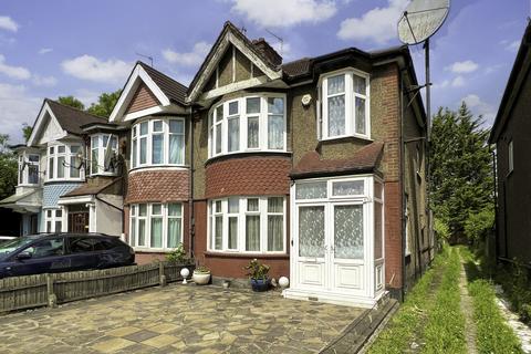 3 bedroom end of terrace house for sale, North Circular Road, Palmers Green, N13