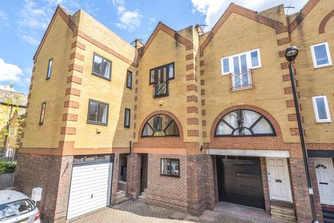 4 bedroom house to rent, Hardy Close Surrey Quays SE16
