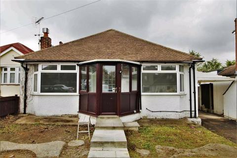 4 bedroom detached bungalow to rent, St. Andrews Crescent, Windsor SL4