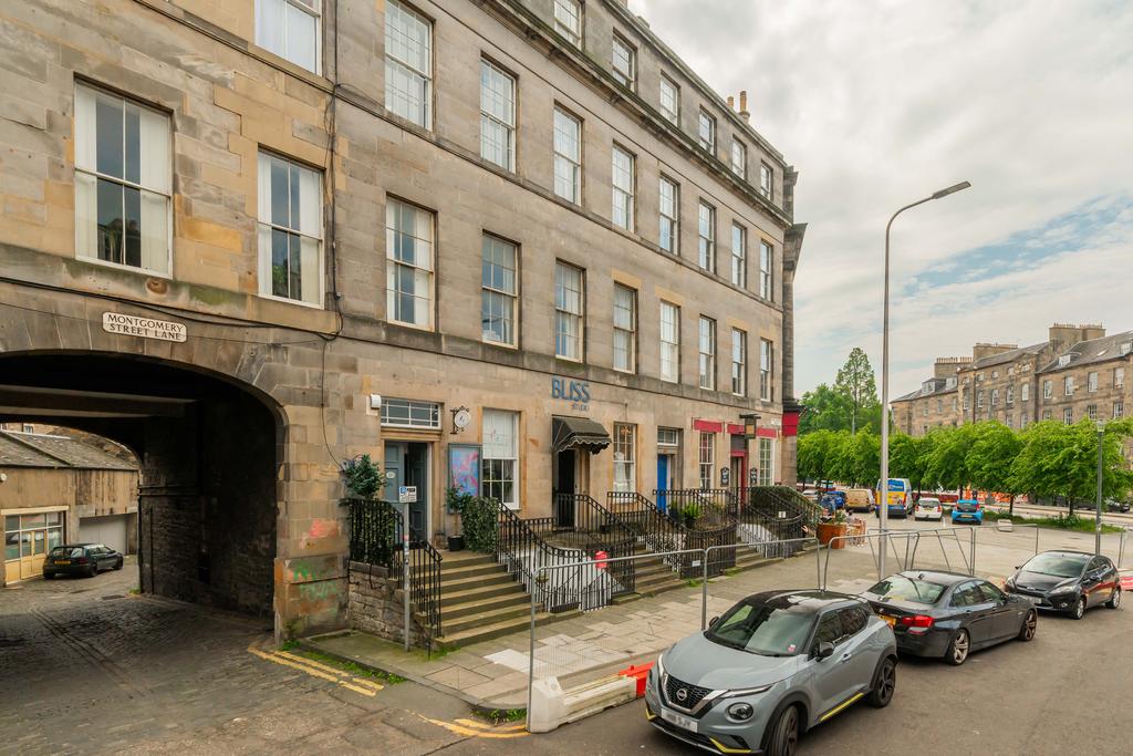 Montgomery Street, Edinburgh EH7 2 bed flat for sale £370,000