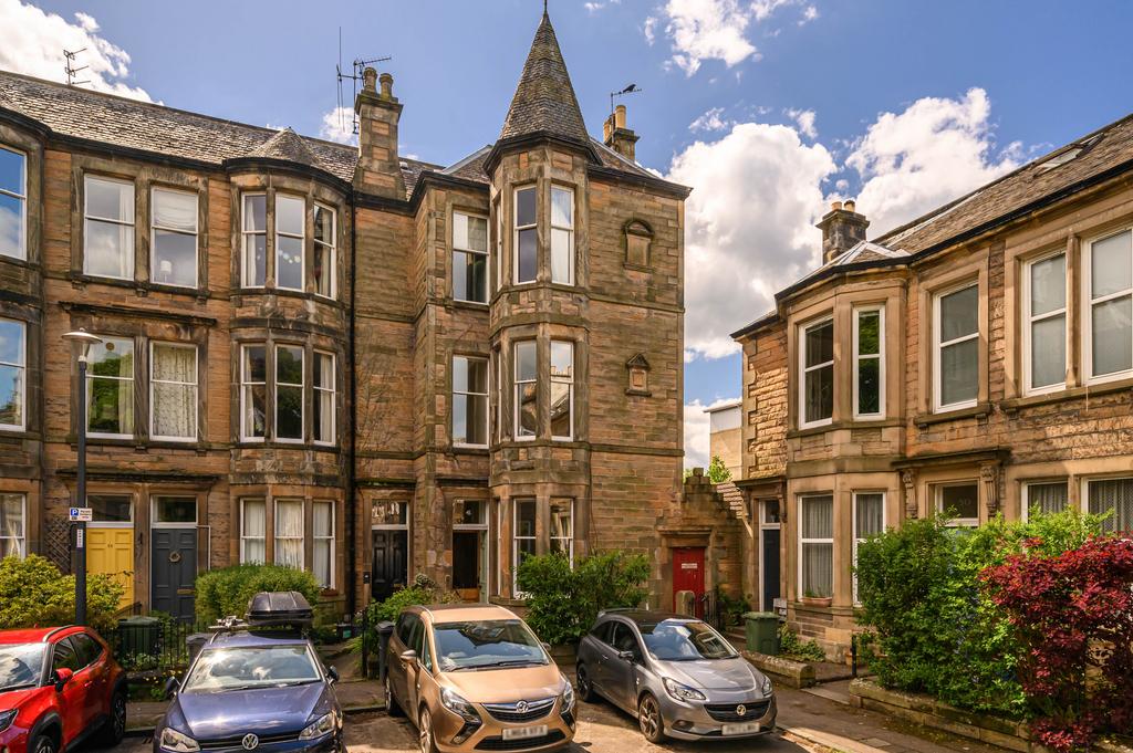 Rosslyn Crescent, Edinburgh EH6 3 bed flat for sale £420,000