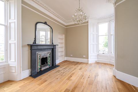 45 Rosslyn Crescent, Edinburgh, EH6 5AT
