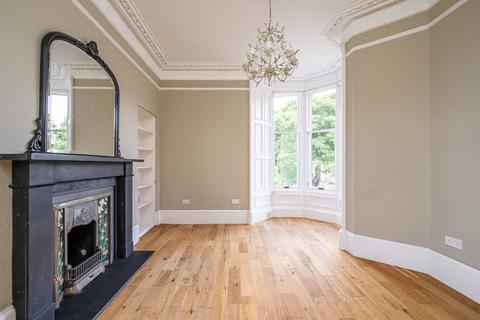 45 Rosslyn Crescent, Edinburgh, EH6 5AT