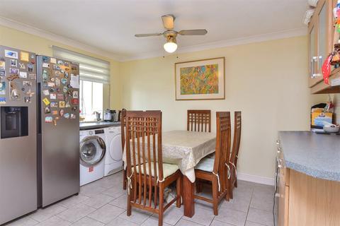 10 Clayfields, Peacehaven, BN10 7PB