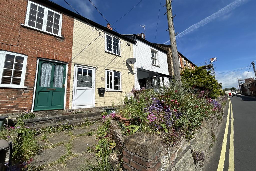 Bridport Town Centre 1 bed terraced house to rent £800 pcm (£185 pw)