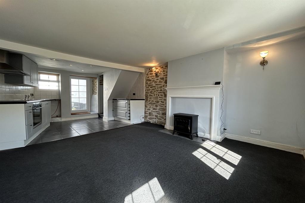 Bridport Town Centre 1 bed terraced house to rent £800 pcm (£185 pw)
