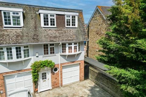 4 bedroom end of terrace house for sale, Pelham Road, Gravesend, Kent, DA11
