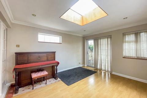 4 bedroom end of terrace house for sale, Pelham Road, Gravesend, Kent, DA11