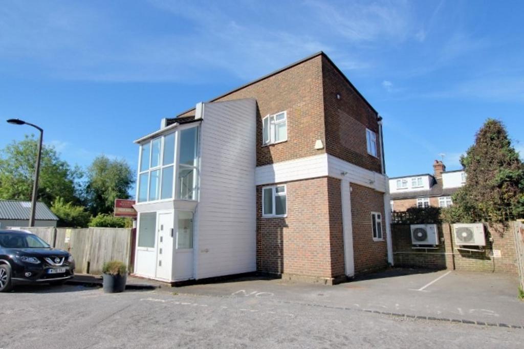 Gower Road, Haywards Heath, RH16 1 bed flat for sale £200,000