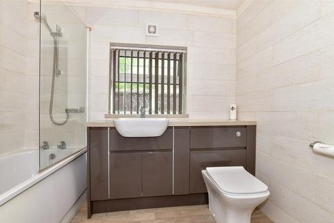 4 Babs Oak Hill, Sturry, Canterbury, CT2 0JR