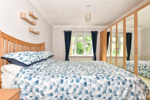 4 Babs Oak Hill, Sturry, Canterbury, CT2 0JR