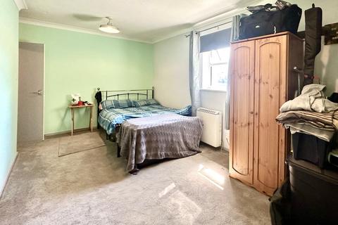 14 Chapel Close, Grays, RM20 3JG