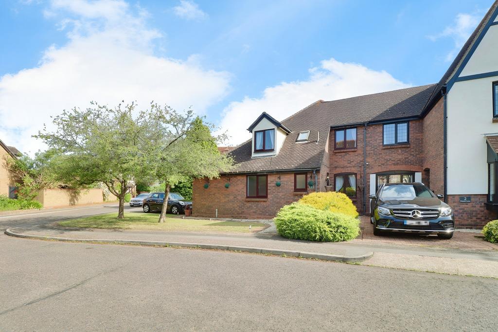 Parsons Lawn, SouthendonSea, SS3 4 bed semidetached house to rent