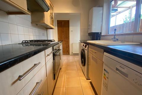 2 bedroom terraced house to rent, Mead Road, Gravesend, Kent, DA11 7PP
