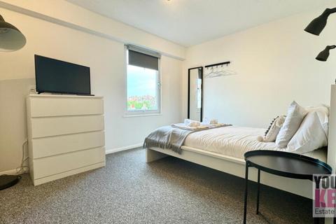 1 bedroom flat for sale, Eastcliffe Heights, Radnor Bridge, Folkestone, Kent CT20 1RS