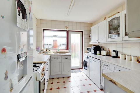 3 bedroom semi-detached house for sale, Linden Road, Benfleet