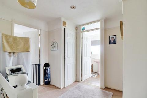 3 bedroom semi-detached house for sale, Linden Road, Benfleet