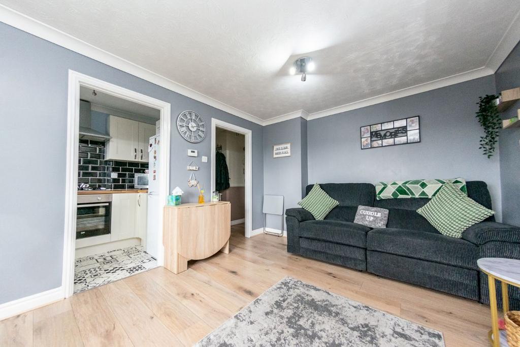 Thirlmere Close, Leeds 2 bed apartment for sale £109,995